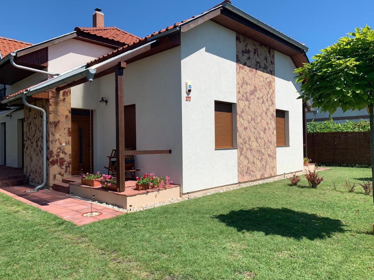 László Nyaralóház Balatonfenyves Exterior foto