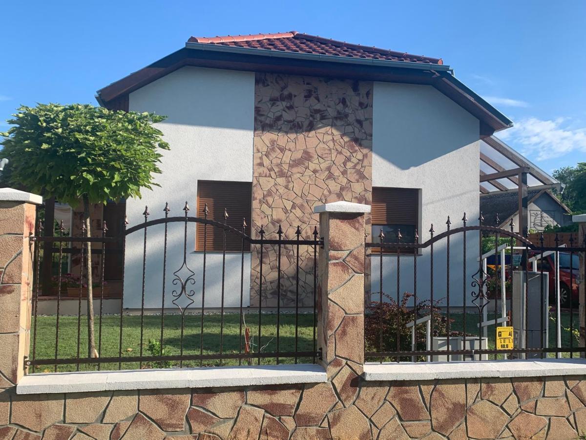 László Nyaralóház Balatonfenyves Exterior foto
