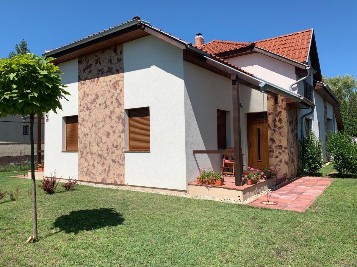 László Nyaralóház Balatonfenyves Exterior foto