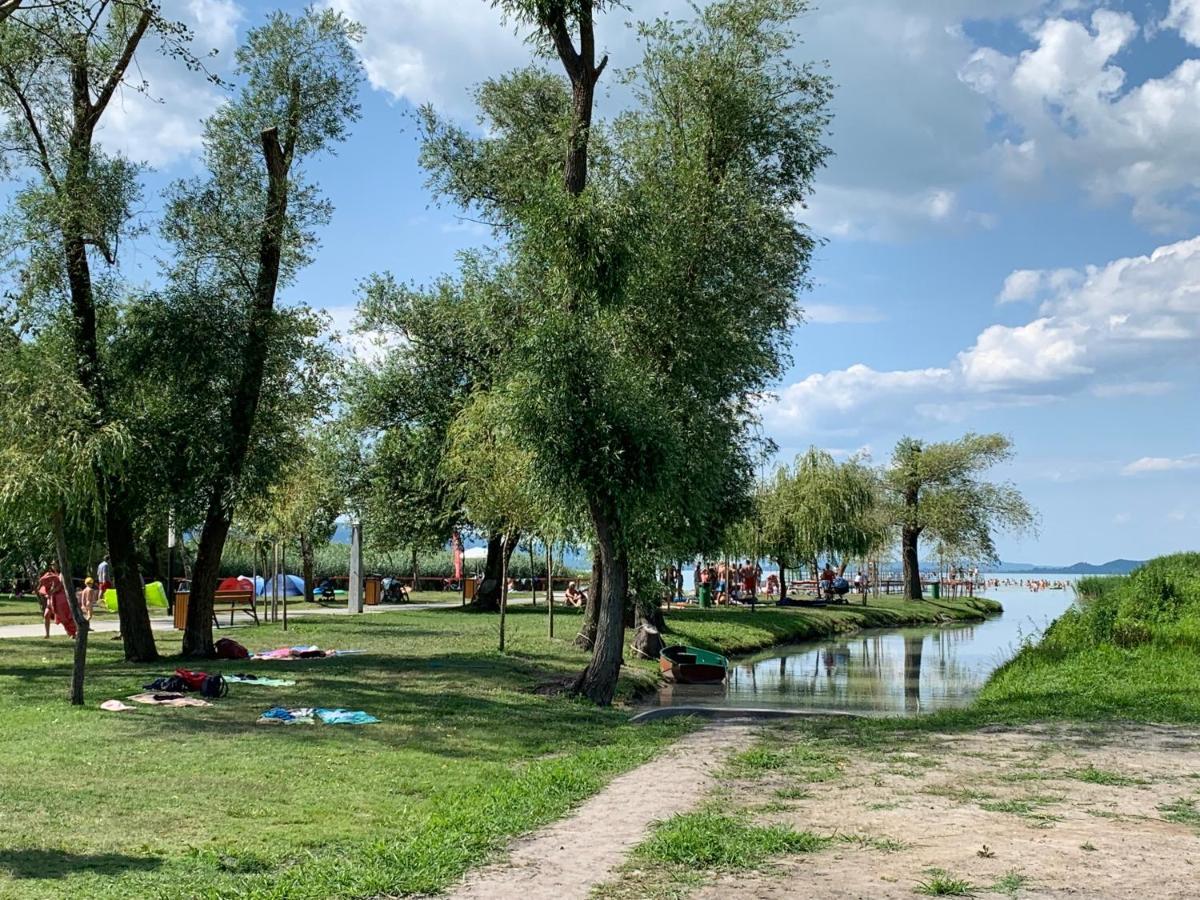 László Nyaralóház Balatonfenyves Exterior foto