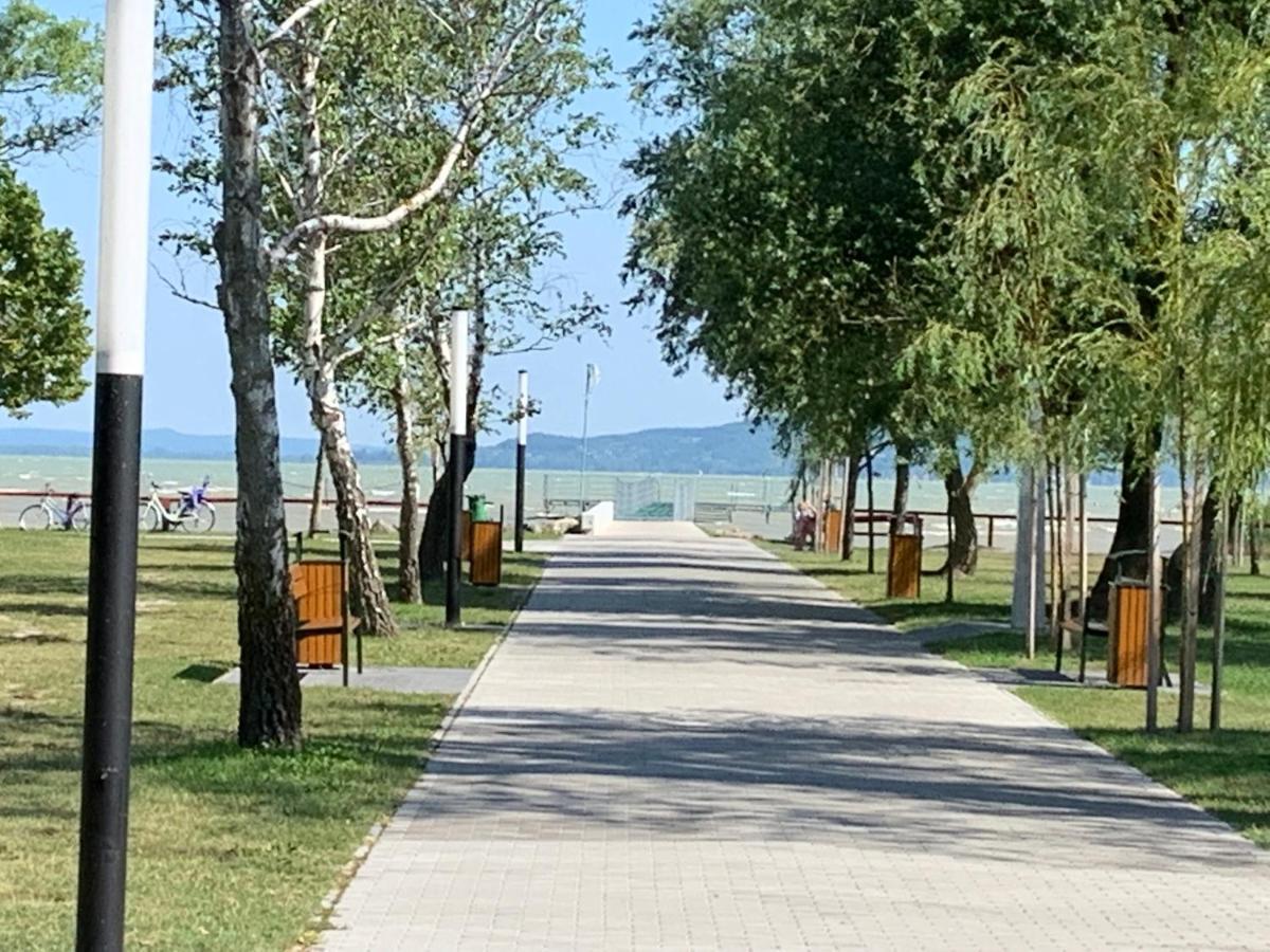 László Nyaralóház Balatonfenyves Exterior foto