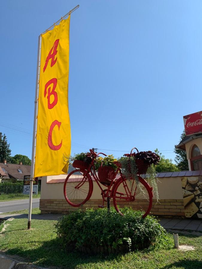 László Nyaralóház Balatonfenyves Exterior foto