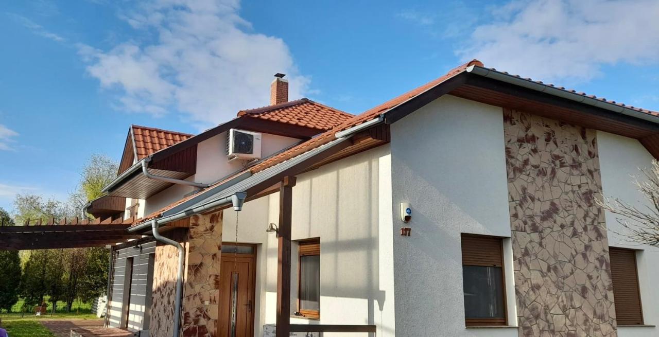 László Nyaralóház Balatonfenyves Exterior foto