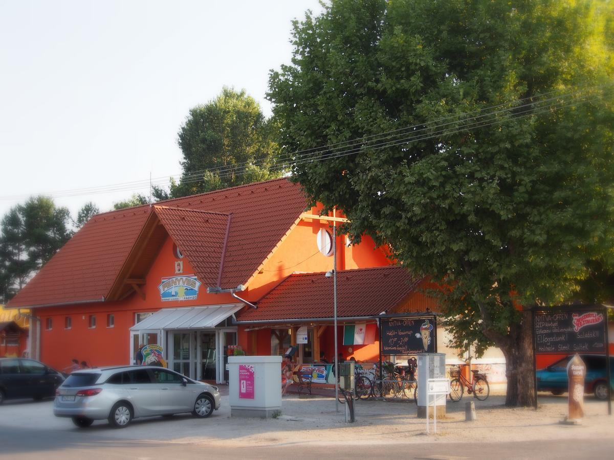 László Nyaralóház Balatonfenyves Exterior foto