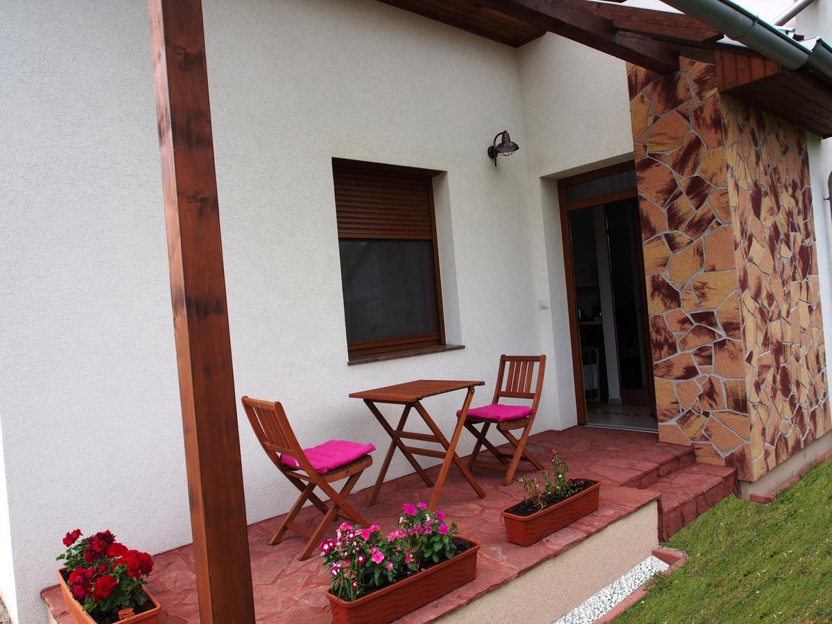 László Nyaralóház Balatonfenyves Exterior foto