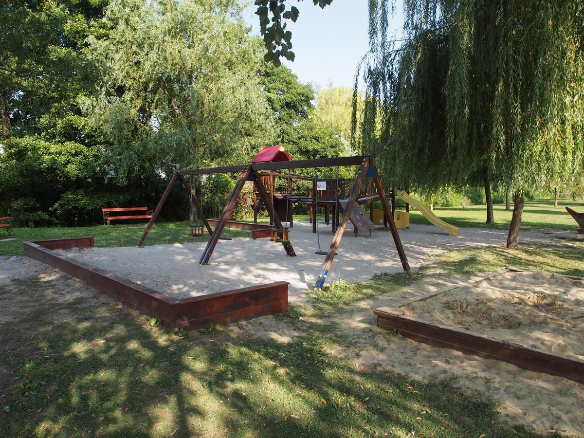 László Nyaralóház Balatonfenyves Exterior foto