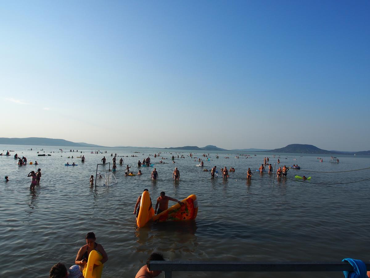 László Nyaralóház Balatonfenyves Exterior foto