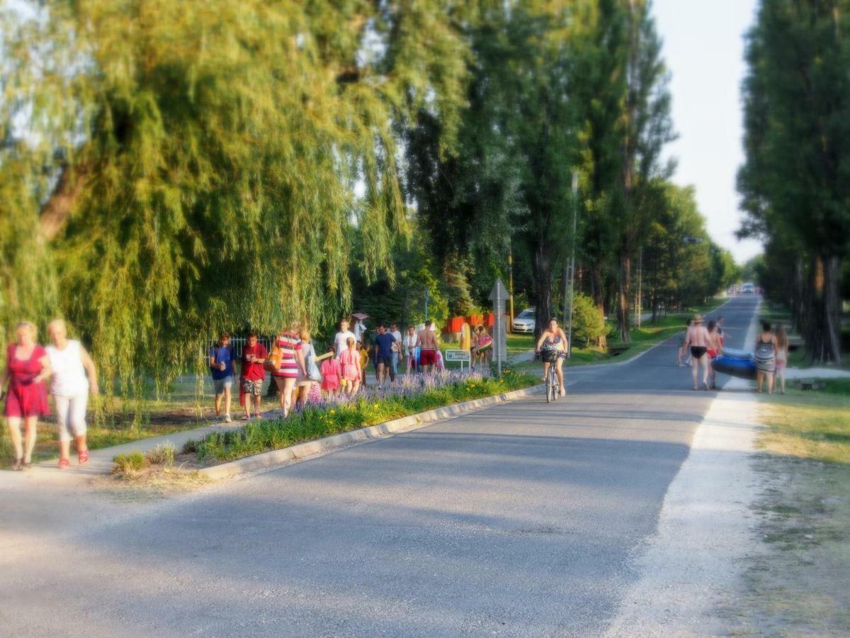 László Nyaralóház Balatonfenyves Exterior foto