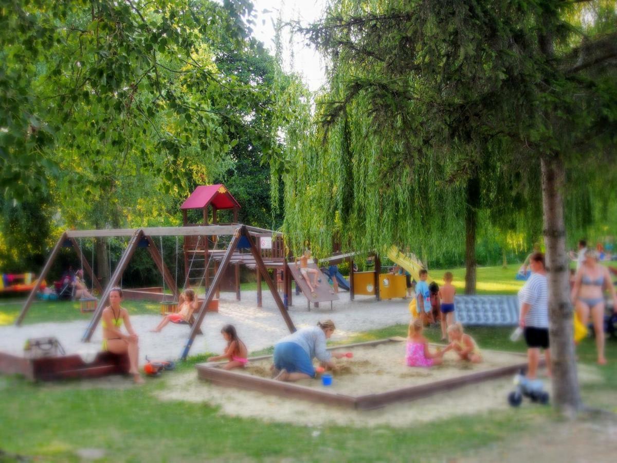 László Nyaralóház Balatonfenyves Exterior foto